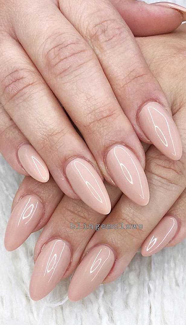 Simple And Acrylic Almond Nail Shapes Suitable For Summer